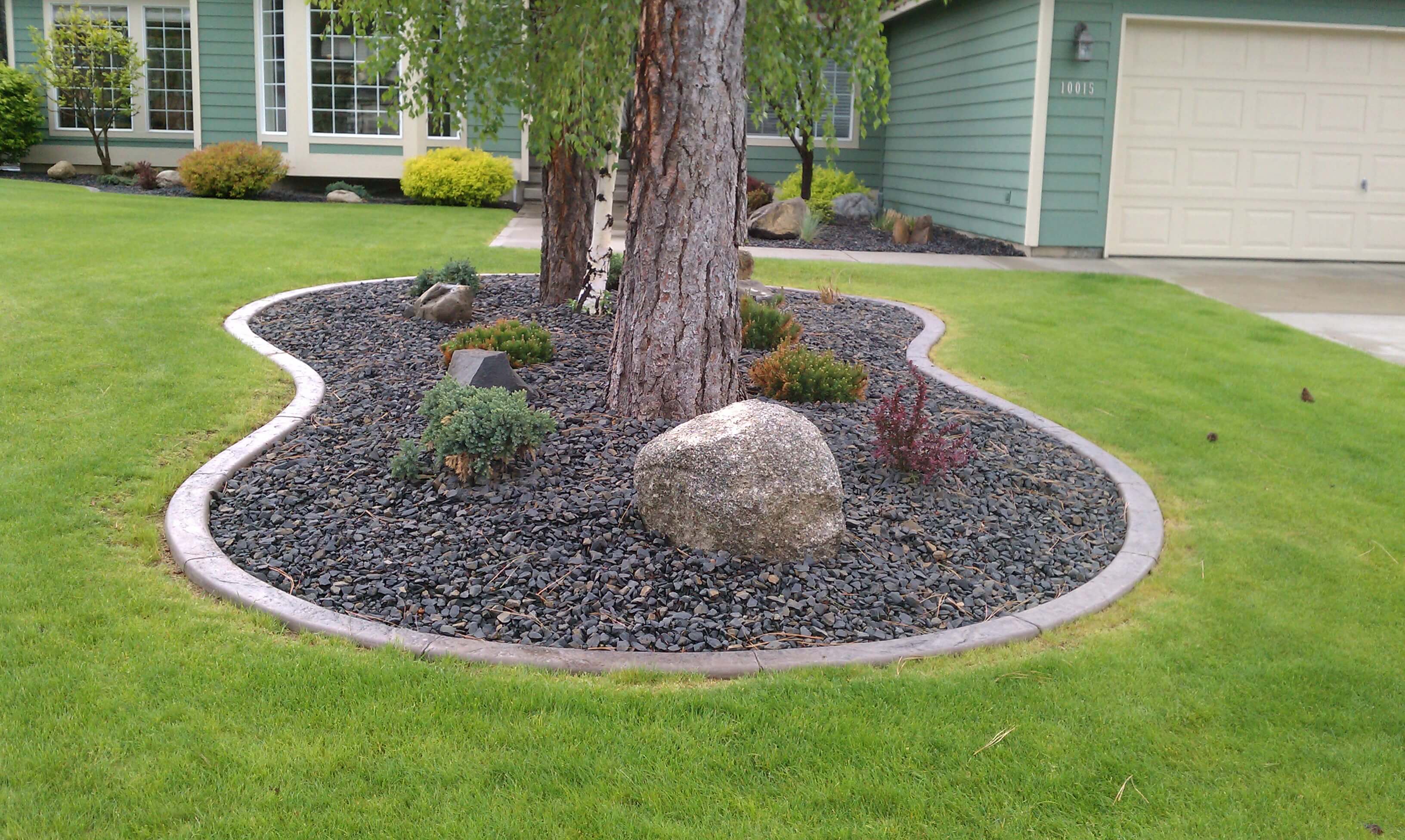 Front Yard Landscaping Feature - Creative Edge